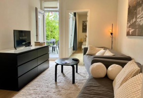 2 bedroom Apartment with garden close to station